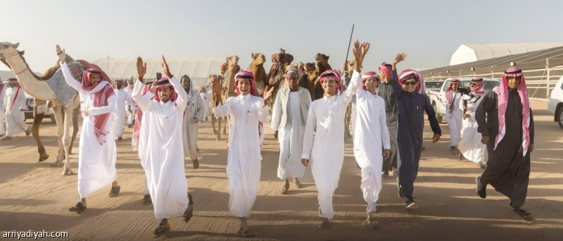 «مجننات» تتصدر المشهد على سواحل الطائف